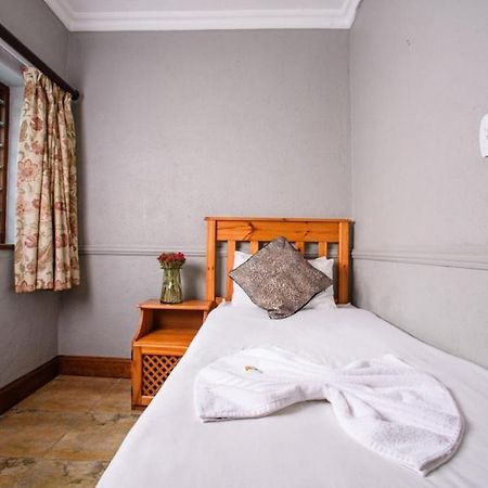เดอะปาล์ม เกสท์เฮาส์ Hotel Mbombela ภายนอก รูปภาพ