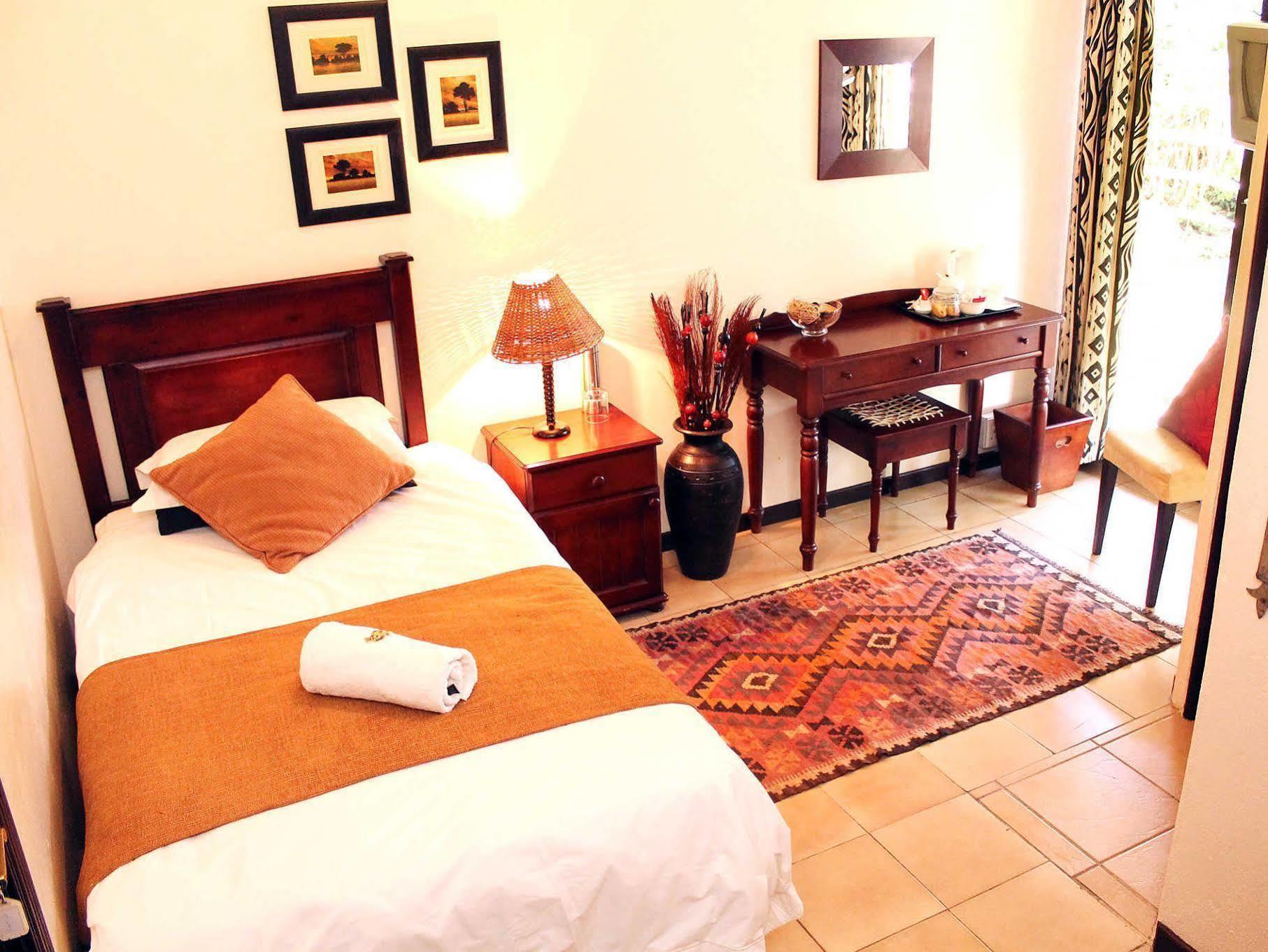 เดอะปาล์ม เกสท์เฮาส์ Hotel Mbombela ภายนอก รูปภาพ